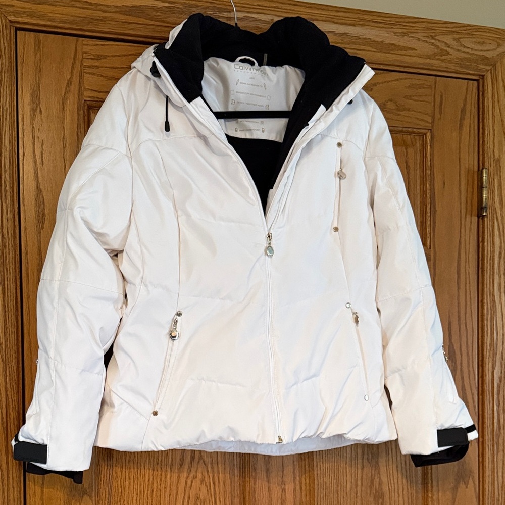 Calvin Klein Women's Alpine White hooded Puffer Jacket